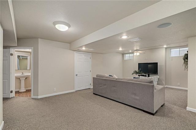 11721 Hemlock Street, Overland Park, KS 66210