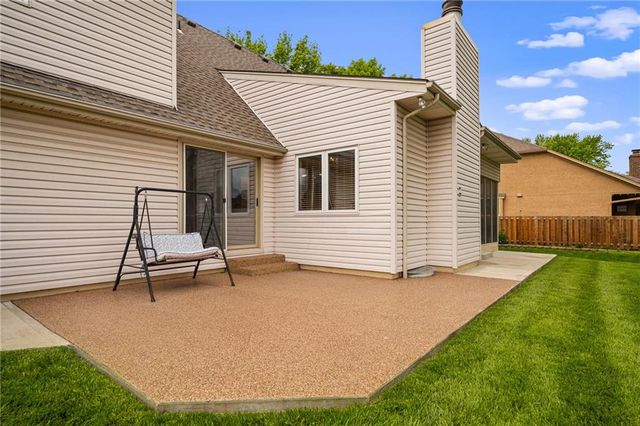 11721 Hemlock Street, Overland Park, KS 66210