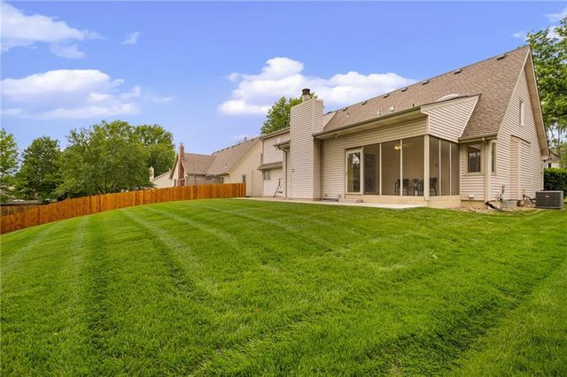 11721 Hemlock Street, Overland Park, KS 66210