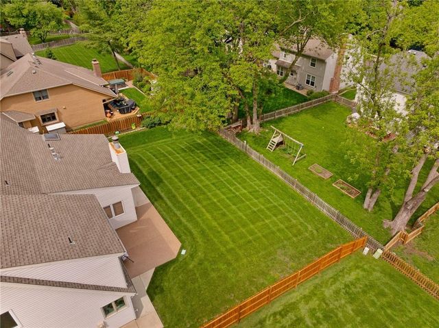 11721 Hemlock Street, Overland Park, KS 66210