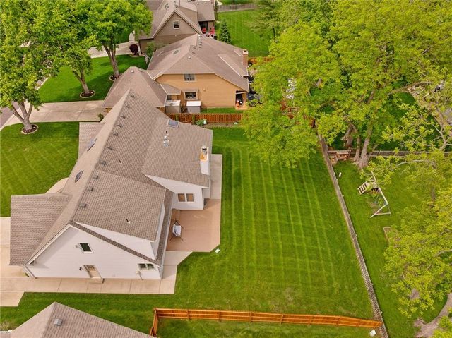 11721 Hemlock Street, Overland Park, KS 66210