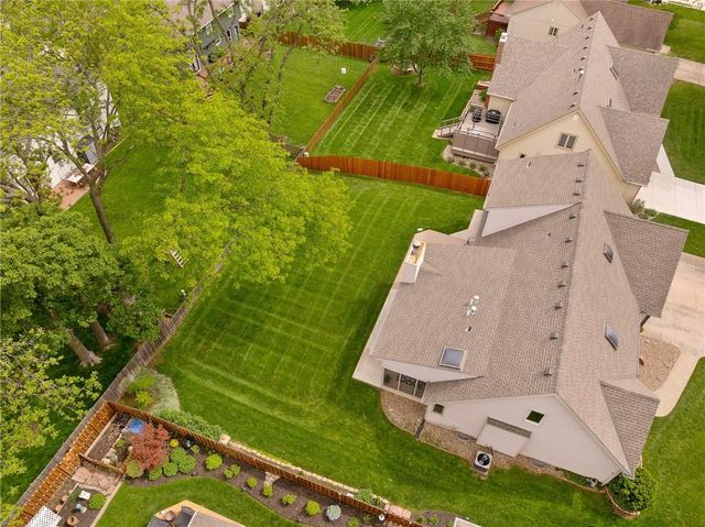 11721 Hemlock Street, Overland Park, KS 66210