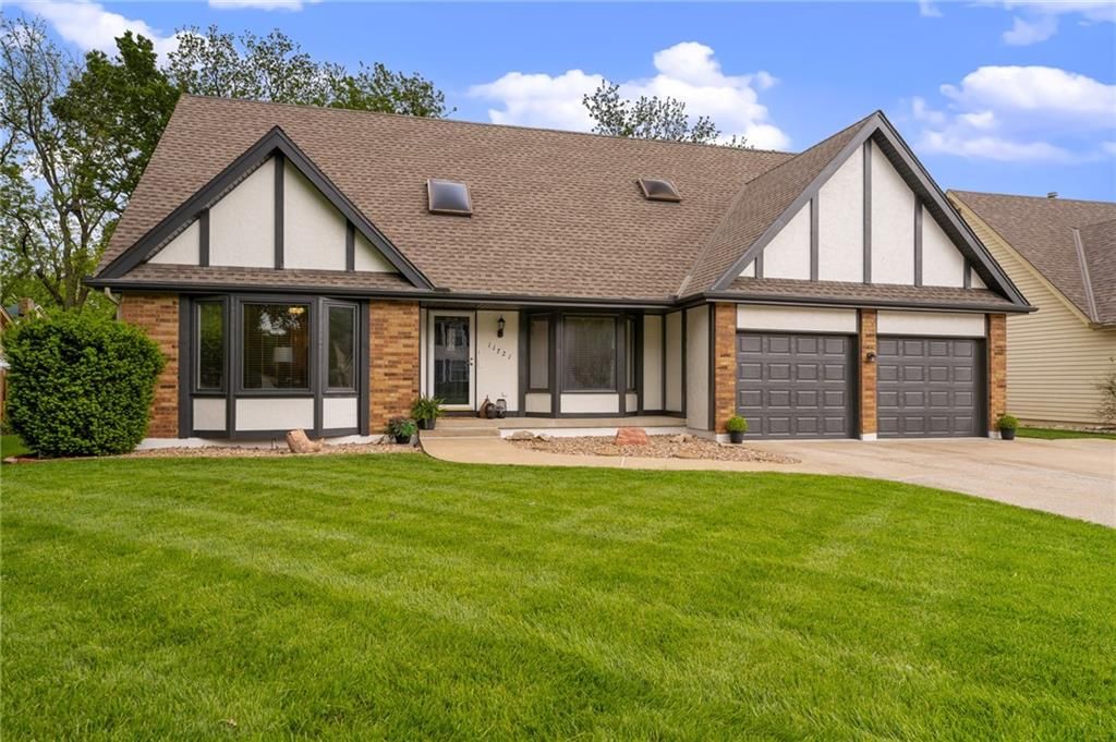 11721 Hemlock Street, Overland Park, KS 66210