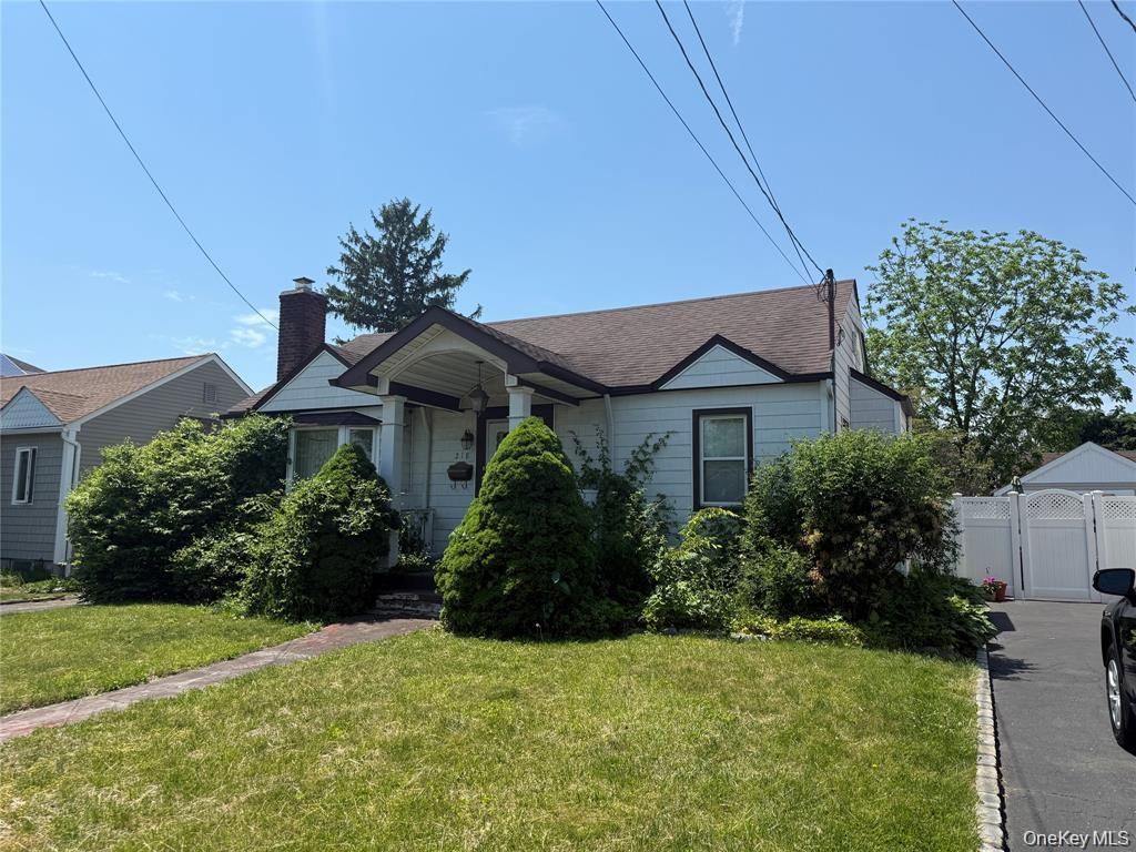 218 Park Avenue, Hicksville, NY 11801 — exterior