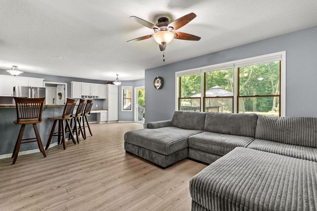 76 Kennelworth Circle, Hampton, IL 61256