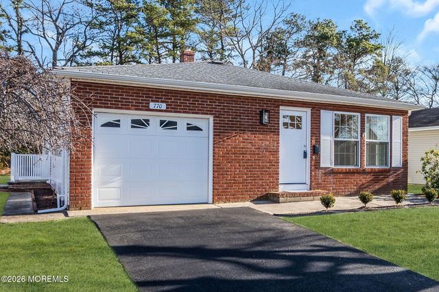 770 Jamaica Boulevard, Toms River, NJ 08757