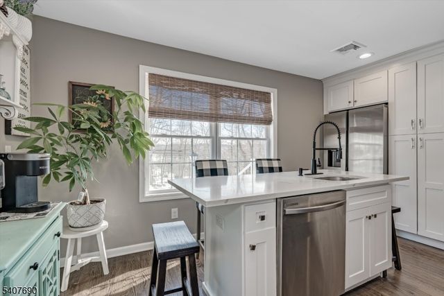 58 Brooklyn Rd, Stanhope Boro, NJ 07874