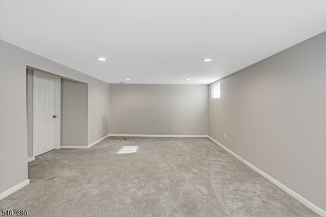 58 Brooklyn Rd, Stanhope Boro, NJ 07874