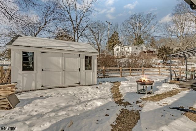 58 Brooklyn Rd, Stanhope Boro, NJ 07874