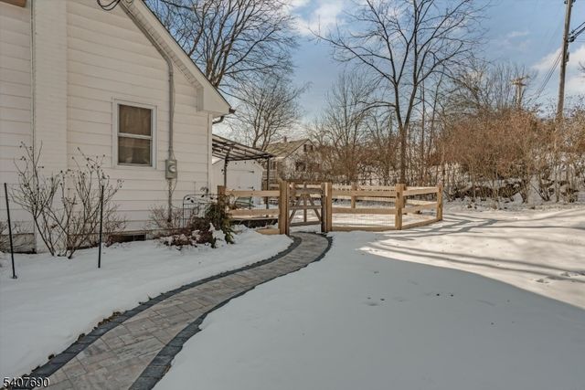 58 Brooklyn Rd, Stanhope Boro, NJ 07874