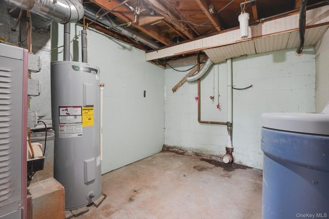 629 Twin Arch Road, Rock Tavern, NY 12575