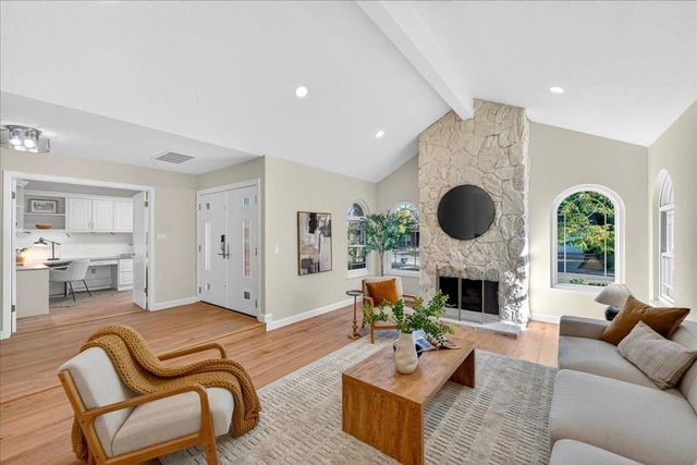 292 Apricot Lane, Mountain View, CA 94040