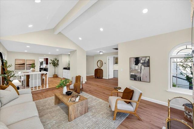 292 Apricot Lane, Mountain View, CA 94040