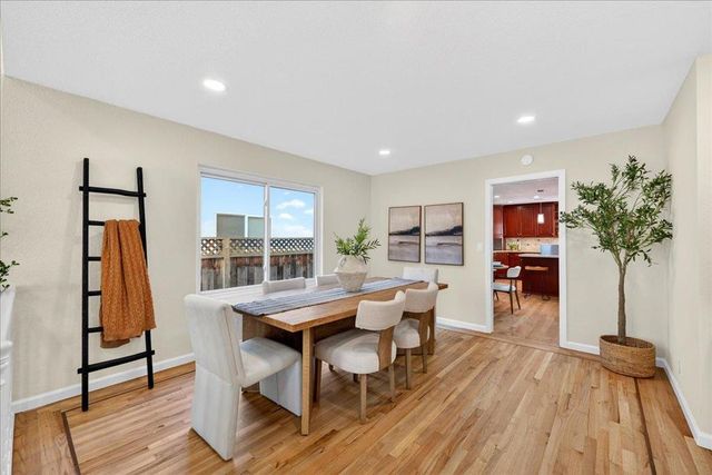 292 Apricot Lane, Mountain View, CA 94040