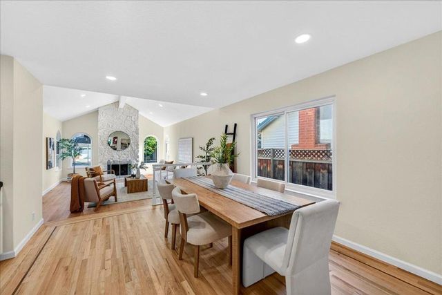 292 Apricot Lane, Mountain View, CA 94040
