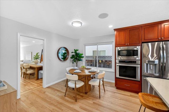 292 Apricot Lane, Mountain View, CA 94040