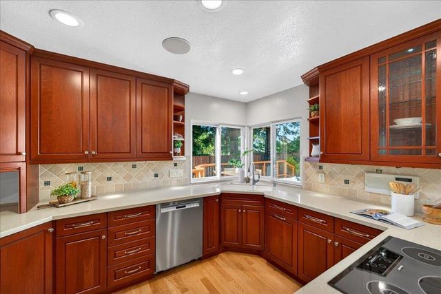 292 Apricot Lane, Mountain View, CA 94040