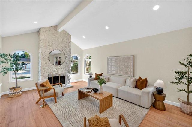 292 Apricot Lane, Mountain View, CA 94040