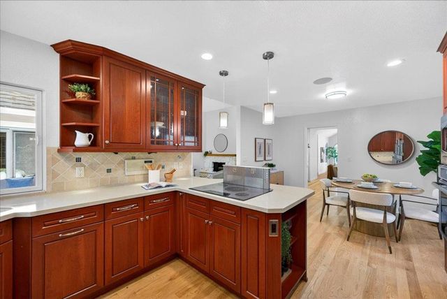 292 Apricot Lane, Mountain View, CA 94040