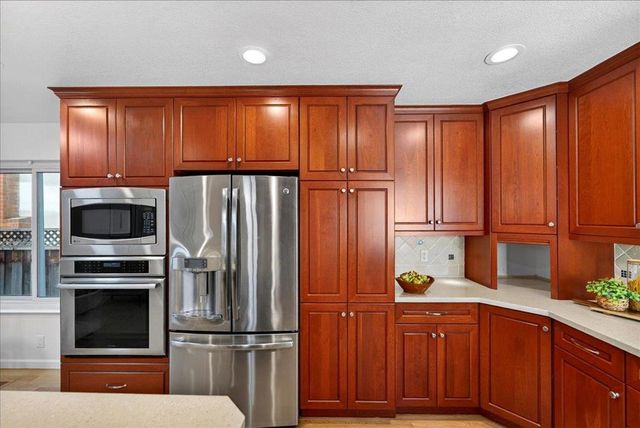 292 Apricot Lane, Mountain View, CA 94040