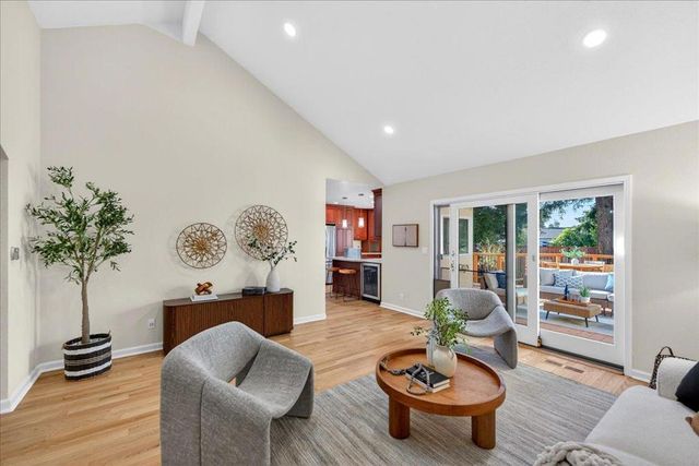 292 Apricot Lane, Mountain View, CA 94040