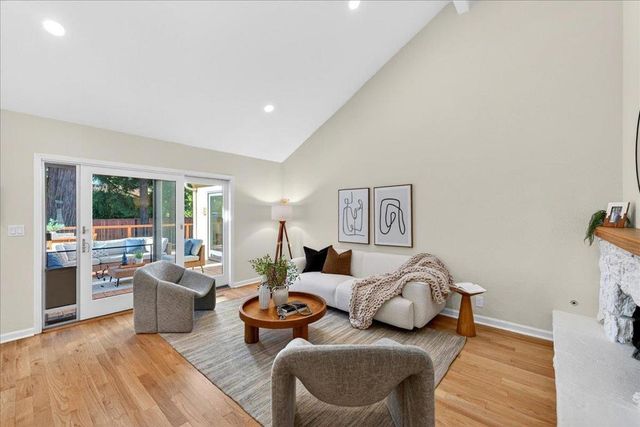 292 Apricot Lane, Mountain View, CA 94040