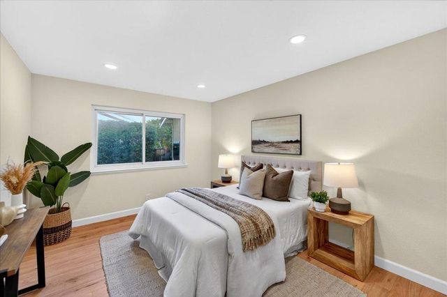 292 Apricot Lane, Mountain View, CA 94040