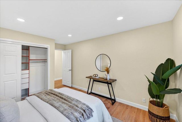 292 Apricot Lane, Mountain View, CA 94040
