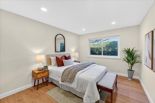 292 Apricot Lane, Mountain View, CA 94040