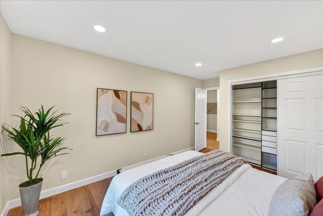 292 Apricot Lane, Mountain View, CA 94040