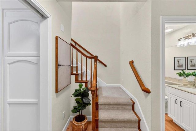 292 Apricot Lane, Mountain View, CA 94040