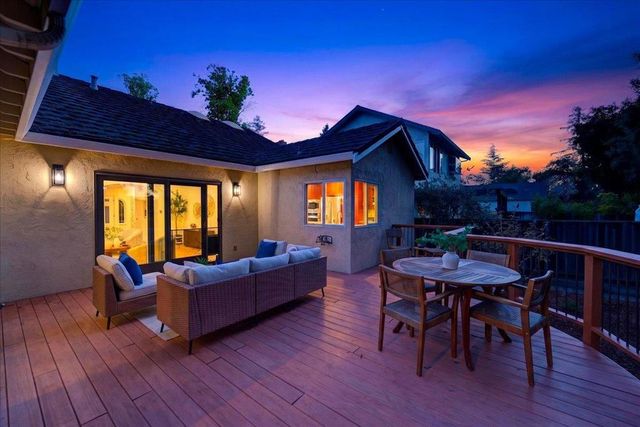292 Apricot Lane, Mountain View, CA 94040