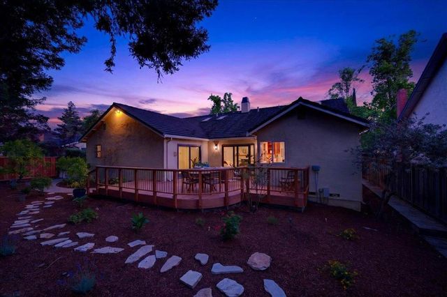 292 Apricot Lane, Mountain View, CA 94040