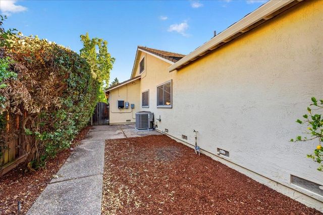 292 Apricot Lane, Mountain View, CA 94040