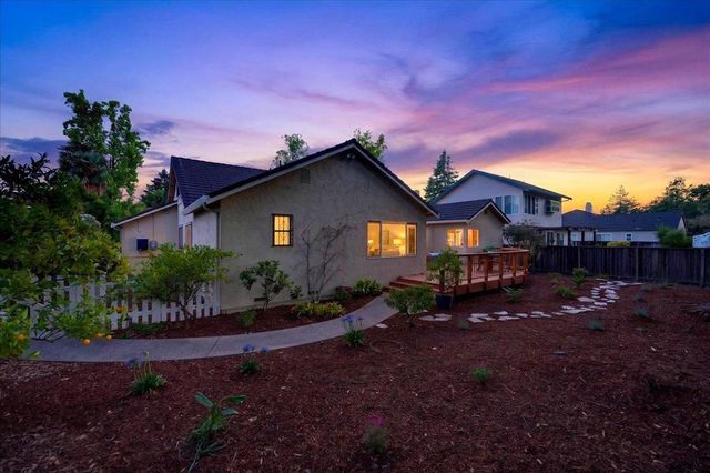 292 Apricot Lane, Mountain View, CA 94040