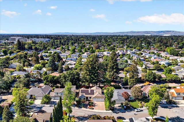 292 Apricot Lane, Mountain View, CA 94040