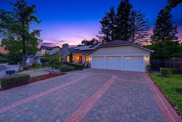 292 Apricot Lane, Mountain View, CA 94040