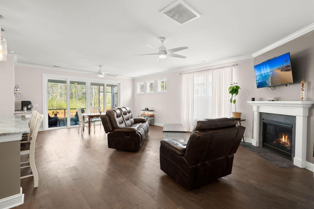 Image 10 of property listing at 228 Shortmarsh Street, Summerville, SC 29486