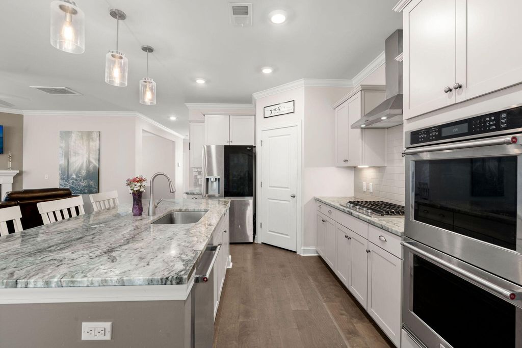 Image 13 of property listing at 228 Shortmarsh Street, Summerville, SC 29486