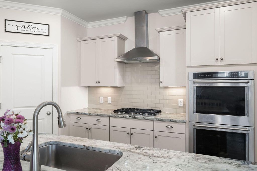 Image 14 of property listing at 228 Shortmarsh Street, Summerville, SC 29486