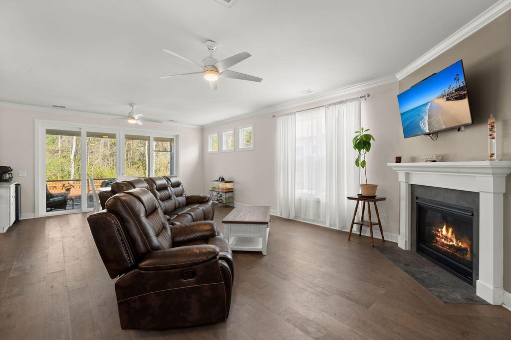 Image 16 of property listing at 228 Shortmarsh Street, Summerville, SC 29486