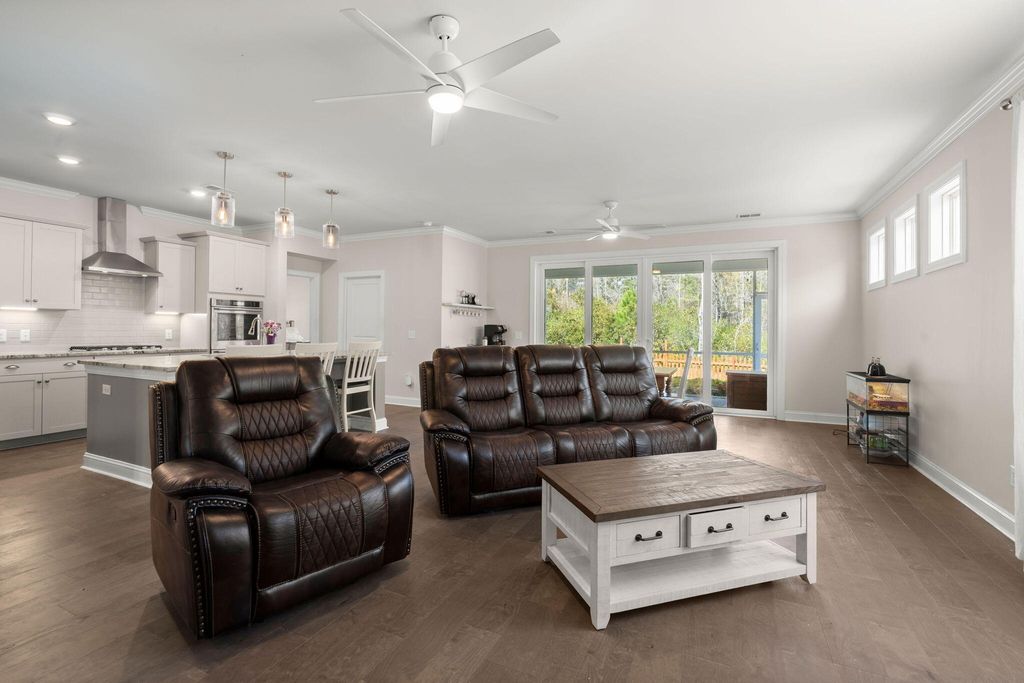 Image 18 of property listing at 228 Shortmarsh Street, Summerville, SC 29486