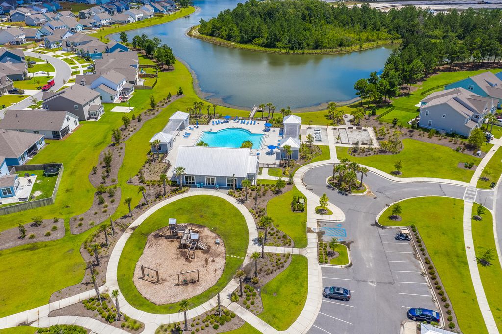 Image 43 of property listing at 228 Shortmarsh Street, Summerville, SC 29486