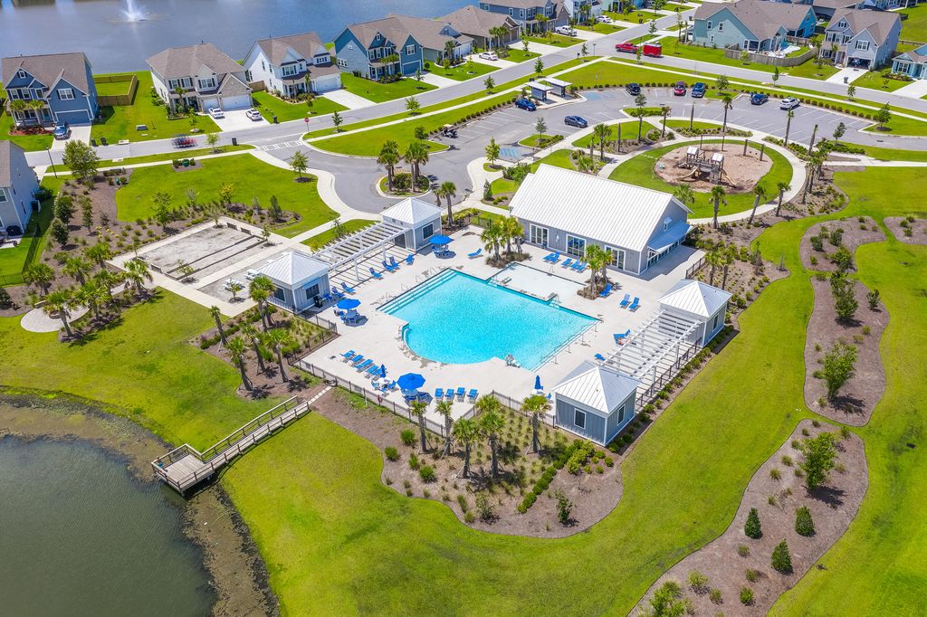 Image 44 of property listing at 228 Shortmarsh Street, Summerville, SC 29486