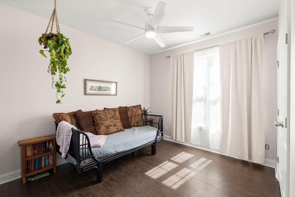 Image 6 of property listing at 228 Shortmarsh Street, Summerville, SC 29486