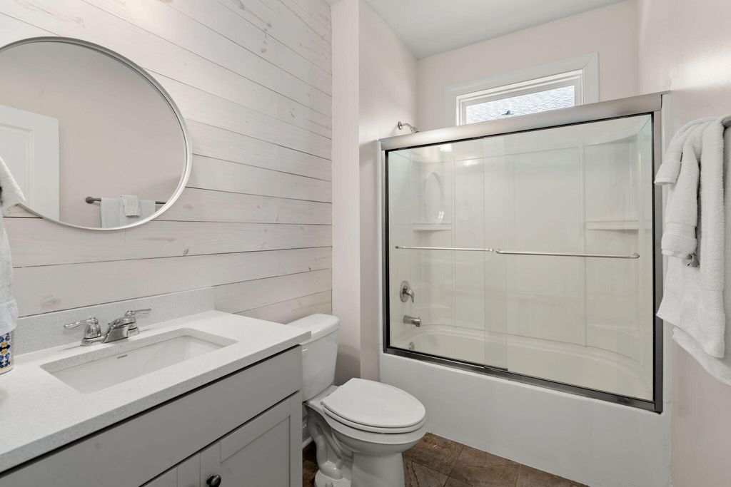 Image 7 of property listing at 228 Shortmarsh Street, Summerville, SC 29486