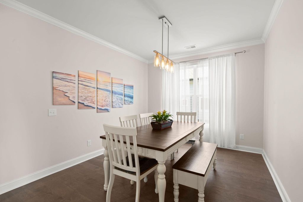 Image 8 of property listing at 228 Shortmarsh Street, Summerville, SC 29486