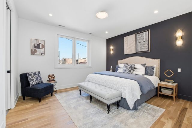 1325 N Artesian Avenue 2, Chicago, IL 60622