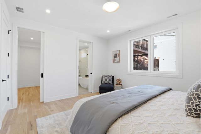 1325 N Artesian Avenue 2, Chicago, IL 60622