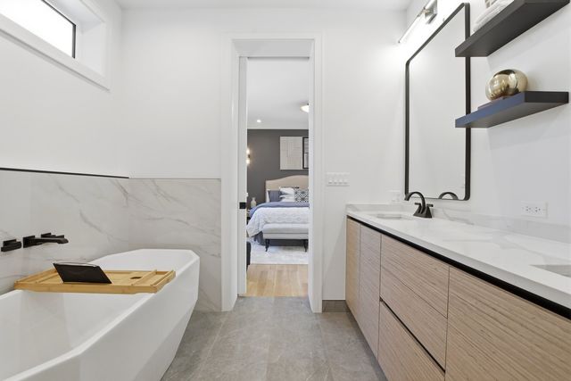 1325 N Artesian Avenue 2, Chicago, IL 60622